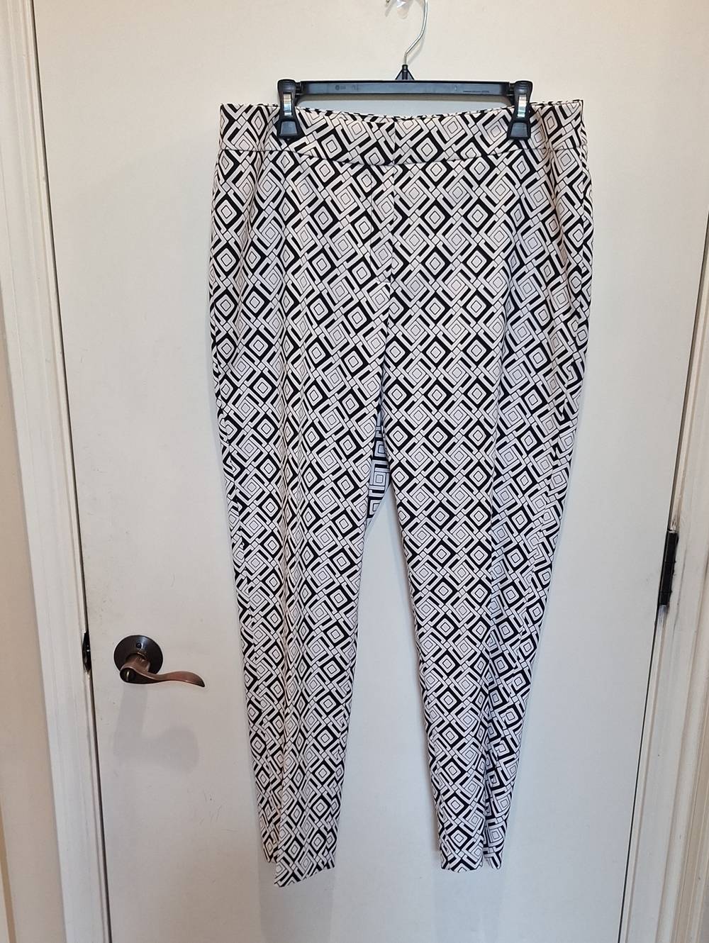 Kasper Black & White Geometric Pants